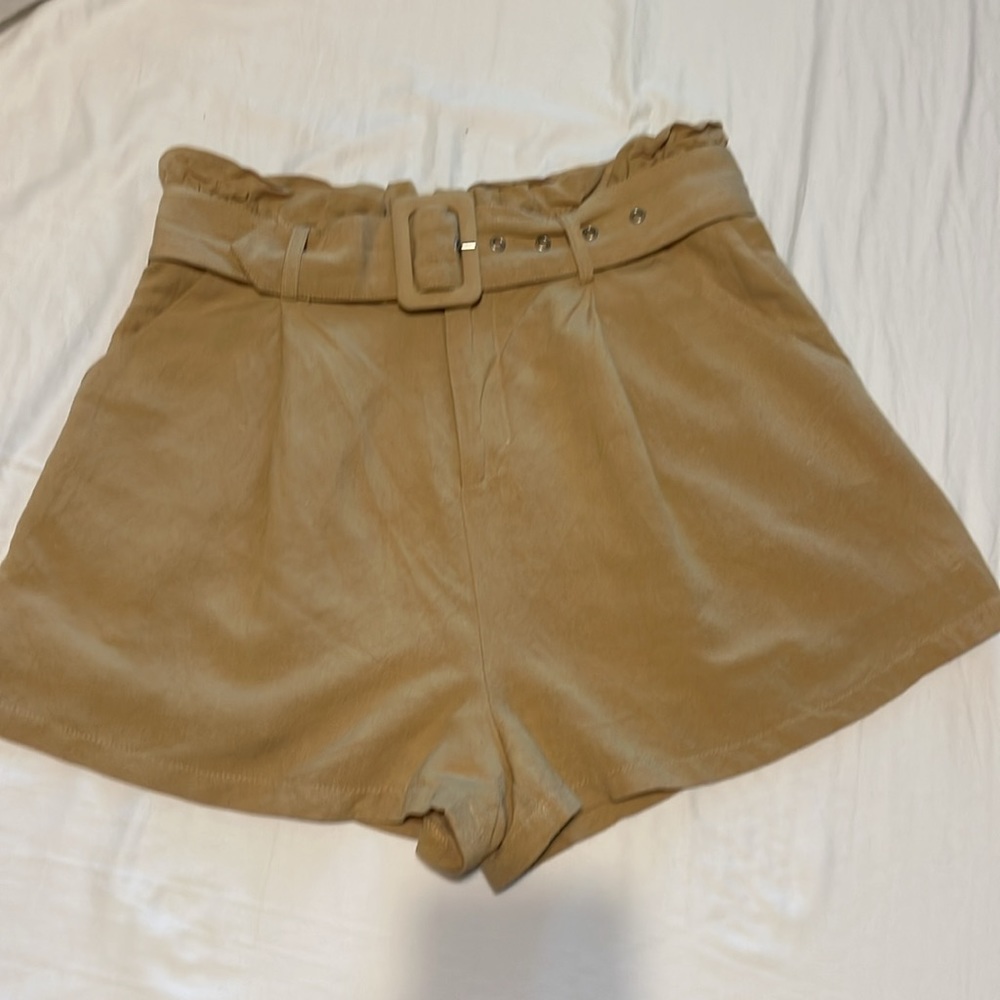 WILLIAM B Pleated High Waist Paper
Bag Shorts Size Small